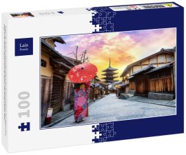Lais Puzzle - Junge Frau, die einen traditionellen japanischen Kimono mit japanischem Regenschirm trägt, an der Yasaka-Pagode und an der Sannen Zaka-Straße in Kyoto, Japan - 100 Teile