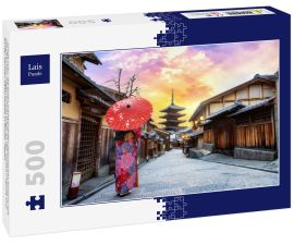 Lais Puzzle - Junge Frau, die einen traditionellen japanischen Kimono mit japanischem Regenschirm trägt, an der Yasaka-Pagode und an der Sannen Zaka-Straße in Kyoto, Japan - 500 Teile