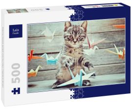 Lais Puzzle - Kleine Katze spielt mit bunten Papierkränen - 500 Teile