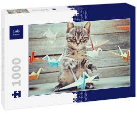 Lais Puzzle - Kleine Katze spielt mit bunten Papierkränen - 1.000 Teile
