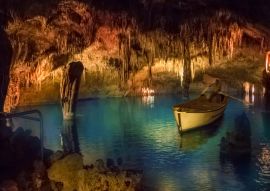 Lais Puzzle - In der Drach-Höhle von Mallorca mit geologischen Mineralien und blauem See in Spanien - 100 Teile