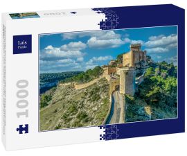 Lais Puzzle - Historisches Alarcon-Schloss über dem Fluss Jucar mit abgewinkeltem Turm, mehreren Toren, Bergfried und Palast, Spanien - 1.000 Teile