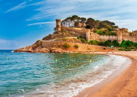 Lais Puzzle - Seelandschaft Badia Bucht in Tossa de Mar in Girona, Katalonien, Spanien. Alte mittelalterliche Burg mit schönem Sandstrand und klarem blauem Wasser - 100, 200, 500 & 1.000 Teile