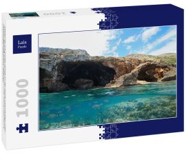 Lais Puzzle - Felsküste mit großer Höhle an der Küste und Fischen unter Wasser, geteilte Ansicht über und unter Wasseroberfläche, Comunidad Valenciana, Spanien - 1.000 Teile