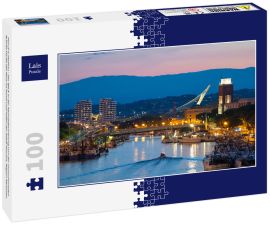 Lais Puzzle - Pescara (Italien) - Der Blick in der Abenddämmerung von der monumentalen Brücke Ponte del Mare im Kanal und Hafen der Stadt Pescara, Region Abruzzen. - 100 Teile
