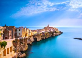 Lais Puzzle - Vieste Stadt auf den Felsen, Gargano, Apulien, Italien - 100, 200, 500 & 1.000 Teile