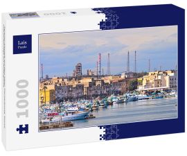 Lais Puzzle - Taranto-Altstadt auf dem Meer, Fischerboote, Docks, Industrieanlage auf Hintergrund - 1.000 Teile