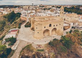 Lais Puzzle - Bernalda, Gemeinde in der Provinz Matera, in der süditalienischen Region Basilikata. In der Frazione von Metaponto befindet sich die antike Stadt Metapontum - 100, 200, 500 & 1.000 Teile