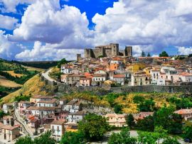Lais Puzzle - Schöne mittelalterliche Dörfer (Borgo) Italiens - malerische Melfi in der Basilikata - 500 & 1.000 Teile