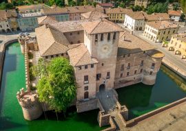 Lais Puzzle - Luftaufnahme der Burg Fontanellato mit grünem Wasser im Wassergraben nahe Parma, Italien - 100, 200, 500 & 1.000 Teile