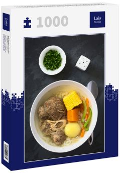 Lais Puzzle - Traditionelle chilenische Cazuela de Vacuno oder Cazuela de Carne, eine Rindfleischsuppe mit Kartoffeln, Mais, Kürbis, Karotten, Paprika, Zwiebeln und Reis, oben auf Schiefer mit natürlichem Licht fotografiert - 1.000 Teile