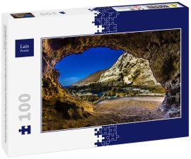 Lais Puzzle - Das berühmte Reiseziel von Cuevas de Anzota (Anzota-Höhlen). Erstaunliche Klippenwanderung über das Wasser des Pazifischen Ozeans mit beeindruckenden Höhlen mit riesigen Fenstern über dem Meer. Eine wundervolle und fantasievolle...