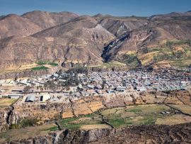 Lais Puzzle - Panoramablick auf die Stadt Putre, Hauptstadt der Provinz Parinacota, in der Region Arica und Parinacota, Chile - 500 & 1.000 Teile