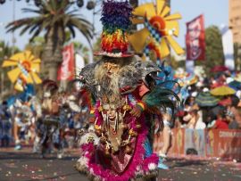 Lais Puzzle - Tobas-Tänzer in traditioneller Andenkostüm beim jährlichen Karneval Andino con la Fuerza del Sol in Arica, Chile. - 500 & 1.000 Teile