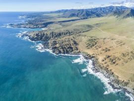 Lais Puzzle - Eine Luftaufnahme des Nationalparks Llanos de Challe, Atacama-Wüste an der Küste. Erstaunliche Landschaft wie diese Küste des Pazifischen Ozeans in Carrizal Bajo Stadt mit seinen Schluchten und Tälern, Chile - 500 & 1.000 Teile