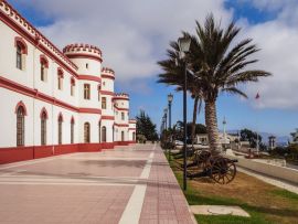Lais Puzzle - Militärgebäude im Santa Lucia Park, La Serena, Region Coquimbo, Chile - 500 & 1.000 Teile