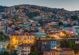 Lais Puzzle - Blick über einen der Hügel von Valparaiso in Chile in der Abenddämmerung - 100, 200, 500 & 1.000 Teile