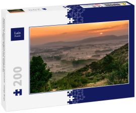 Lais Puzzle - Malerischer Sonnenaufgang im Frühling in Zentralchile - neblige Berge, Coltauco, O'Higgins-Region, Chile, Südamerika - 200 Teile