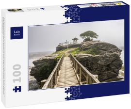 Lais Puzzle - Eine Fantasieweltlandschaft mit einem erstaunlichen dramatischen nebligen Himmel. Der Iloca "Peñon" ist ein großer Felsbrocken in der Nähe der Stadt Iloca, wo sich der Heilige der Fischer befindet, und am Ausgang des Flusses Mataquito...