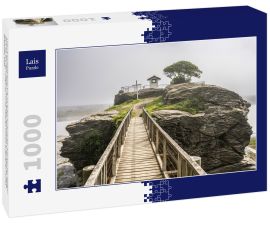 Lais Puzzle - Eine Fantasieweltlandschaft mit einem erstaunlichen dramatischen nebligen Himmel. Der Iloca "Peñon" ist ein großer Felsbrocken in der Nähe der Stadt Iloca, wo sich der Heilige der Fischer befindet, und am Ausgang des Flusses Mataquito...