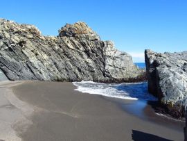 Lais Puzzle - Strand mit Felsen in Cobquecura, Chile - 500 & 1.000 Teile