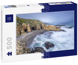 Lais Puzzle - Das berühmte Reiseziel "Cueva de los Patos Liles" ist ein fantastischer Strand mit drei Höhlen mit Blick auf den Pazifik, ein mysteriöser und magischer Ort wie in einer Fantasiewelt in Cobquecura, Chile - 500 Teile