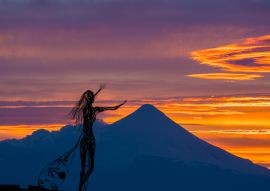Lais Puzzle - Zoomaufnahme der schönen Sonnenaufgangsfarben am Ufer des Llanquihue-Sees mit dem unverwechselbaren Vulkan Osorno im Hintergrund - 100, 200, 500 & 1.000 Teile