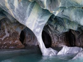 Lais Puzzle - Marmorhöhlen-Heiligtum, seltsame Felsformationen, die durch Wassererosion verursacht werden, General Carrera See, Puerto Rio Tranquilo, Region Aysen, Patagonien, Chile - 500 & 1.000 Teile