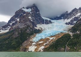 Lais Puzzle - Der Balmaceda-Gipfel und der Gletscher am Last Hope Sound oder Fjord im Bernardo O'Higgins-Nationalpark in der Nähe von Puerto Natales und Torres del Paine-Nationalpark, Patagonien, Chile - 100, 200, 500 & 1.000 Teile