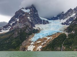 Lais Puzzle - Der Balmaceda-Gipfel und der Gletscher am Last Hope Sound oder Fjord im Bernardo O'Higgins-Nationalpark in der Nähe von Puerto Natales und Torres del Paine-Nationalpark, Patagonien, Chile - 500 & 1.000 Teile