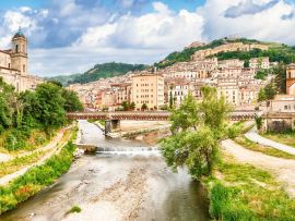 Lais Puzzle - Szenische Ansicht der Altstadt in Cosenza, Italien - 500 & 1.000 Teile