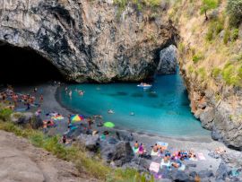 Lais Puzzle - Arcomagno Strand in Kalabrien mit dem charakteristischen natürlichen Felsbogen - 500 & 1.000 Teile