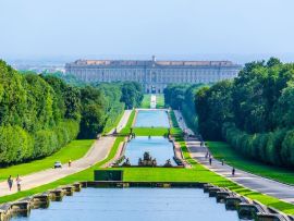 Lais Puzzle - Palazzo Reale in Caserta. Es war der größte Palast, der im 18. Jahrhundert in Europa errichtet wurde - 500 & 1.000 Teile