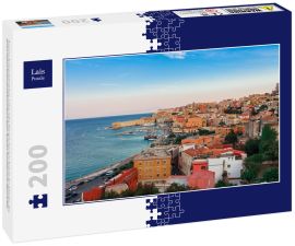 Lais Puzzle - Panorama-Seelandschaft mit Gaeta, Latium, Italien. Malerische historische Stadt mit alten Gebäuden, alten Kirchen, schönem Sandstrand und klarem blauem Wasser. Berühmtes Touristenziel an der Riviera di Ulisse - 200 Teile