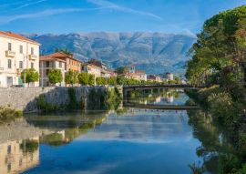 Lais Puzzle - Die Stadt Sora an einem sonnigen Morgen. Provinz Frosinone, Latium, Italien. - 100, 200, 500 & 1.000 Teile
