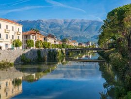 Lais Puzzle - Die Stadt Sora an einem sonnigen Morgen. Provinz Frosinone, Latium, Italien. - 500 & 1.000 Teile