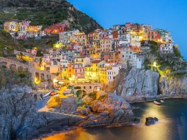 Lais Puzzle - Manarola, Dorf eins von Cinque Terre, in der Nacht in La Spezia, Italien - 500 & 1.000 Teile