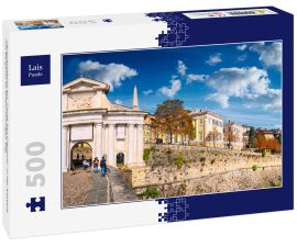 Lais Puzzle - Panoramablick auf "Porta San Giacomo" in der Altstadt von Bergamo an einem sonnigen Tag - 500 Teile