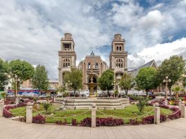 Lais Puzzle - Kathedrale nahe der Plaza De Armas in der Stadt Huaraz, Peru - 500 & 1.000 Teile