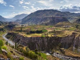 Lais Puzzle - Blick auf Terrassenfelder und den Fluss Colca im Colca Canyon im Süden Perus, im Departement Arequipa - 500 & 1.000 Teile