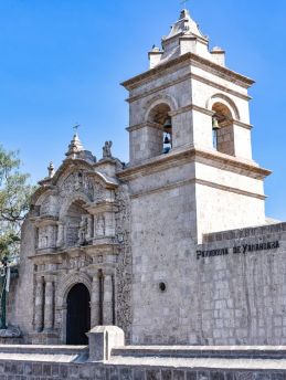 Lais Puzzle - Yanahuara-Kirche (Iglesia San Juan Bautista de Yanahuara) in Arequipa, Peru - 500 & 1.000 Teile