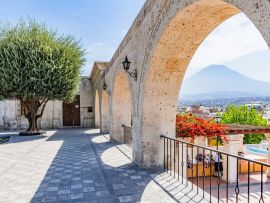 Lais Puzzle - Mirador von Yanahuara in Arequipa mit Blick zum Misti - 500 & 1.000 Teile