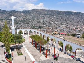 Lais Puzzle - Ansichten über die Stadt Ayacucho vom Mirador de Acuchimay aus. Ayacucho, Peru - 500 & 1.000 Teile
