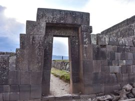 Lais Puzzle - Steinmauern und Pyramiden im Usnu de Vilcashuaman, das von den Inkas errichtet wurde, um die wichtigsten Zeremonien des Tahuantinsuyo-Reiches zu leiten. Ayacucho, Peru - 500 & 1.000 Teile