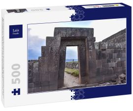 Lais Puzzle - Steinmauern und Pyramiden im Usnu de Vilcashuaman, das von den Inkas errichtet wurde, um die wichtigsten Zeremonien des Tahuantinsuyo-Reiches zu leiten. Ayacucho, Peru - 500 Teile