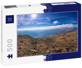 Lais Puzzle - Blick auf die Stadt Huancavelica Peru von einem Aussichtspunkt an einem sonnigen Tag mit Nebel - 500 Teile