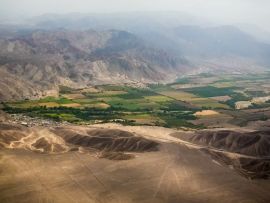 Lais Puzzle - Flugzeug-Panoramablick auf die Hochebene von Nasca mit Geoglyphenlinien, Ica, Peru - 500 & 1.000 Teile