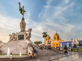 Lais Puzzle - Blick auf den Hauptplatz der Stadt Trujillo, Peru - 500 & 1.000 Teile