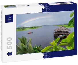 Lais Puzzle - Blick auf den Nebenfluss des Amazonas in Iquitos, Peru. Ein Regenbogen über dem Fluss und ein wunderschönes Gebäude, das auf dem Wasser schwimmt - 500 Teile