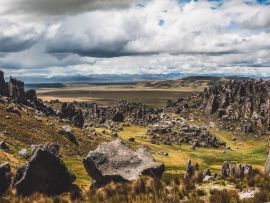 Lais Puzzle - Horizontales Panorama des Nationalreservats Huayllay, Peru - 500 & 1.000 Teile